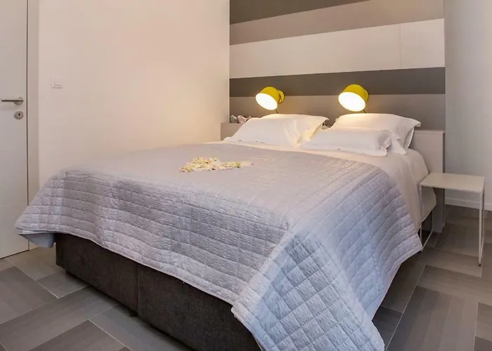 Luxury Marjan - Black Апартаменти